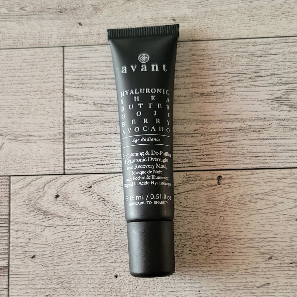Avant Brightening and Depuffing Eye Recovery Mask